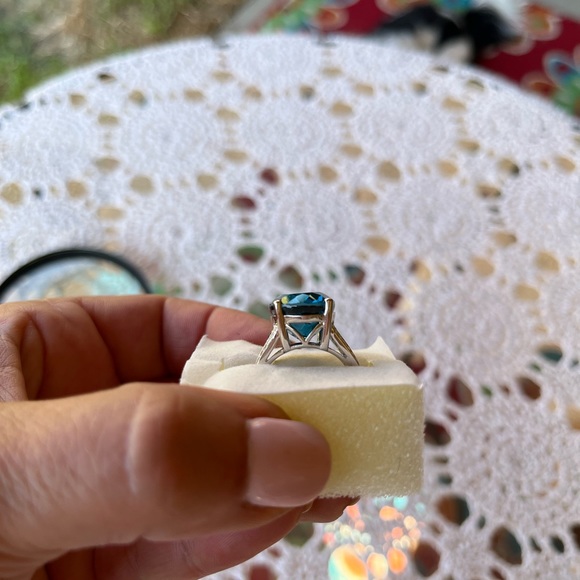 💙 London Blue Topaz Ring with White and Blue Topaz accents. Set in Sterling - Picture 5 of 8